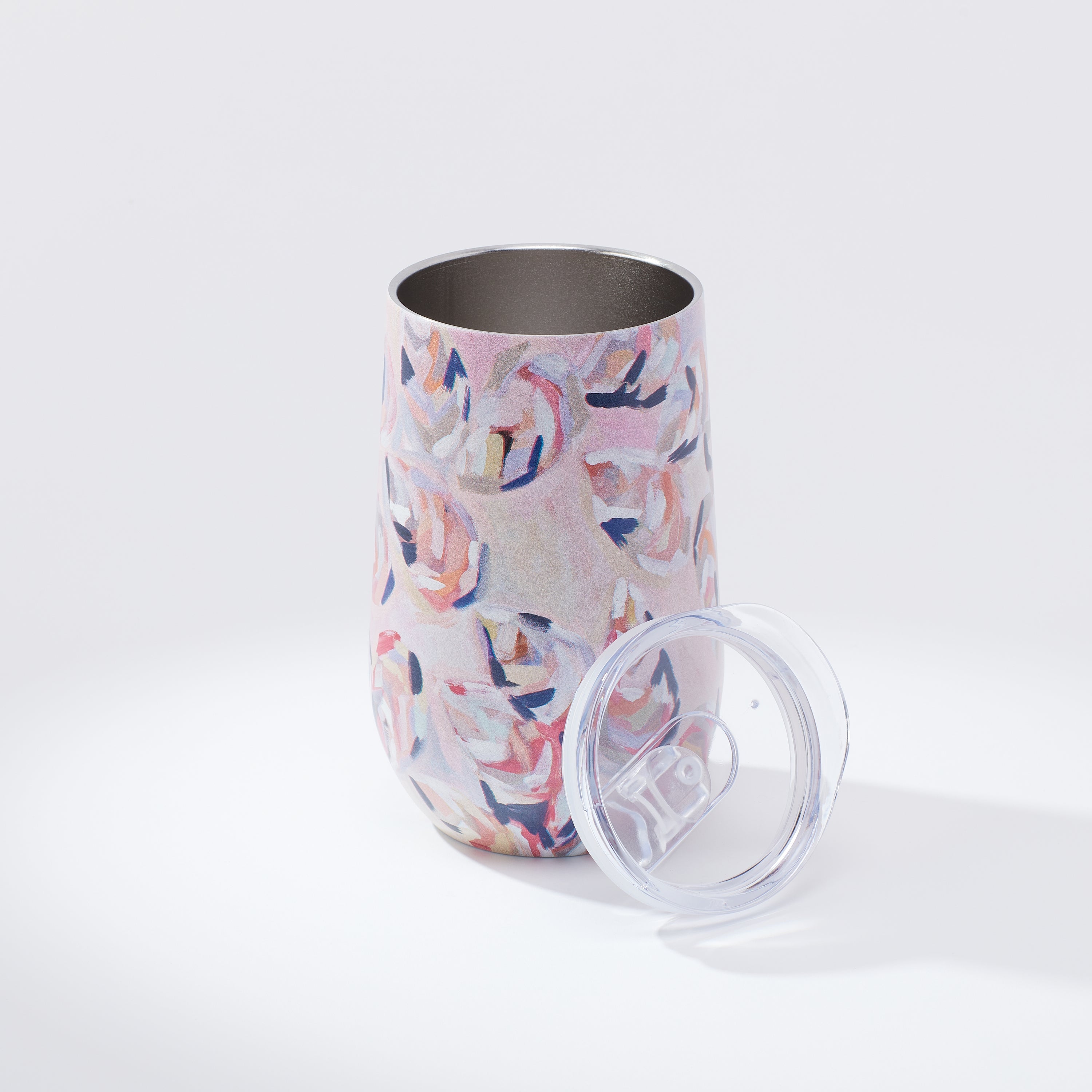 Kim Hovell Peach Gems shell patterned 16oz wine tumbler with a clear lid included placed beside it.